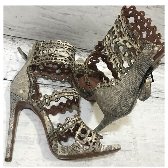🎉HOST PICK!🎉 ALAÏA LASER CUT SANDAL! - Picture 3 of 12